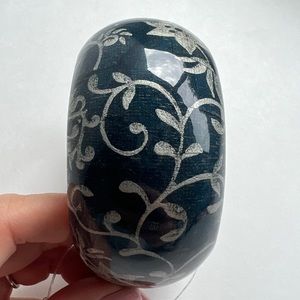 NWT Women’s Beautiful Dark Blue and Silver Thick Bangle Bracelet - Flower Design